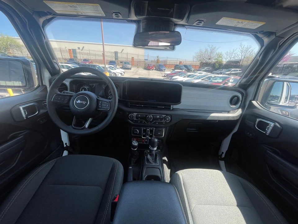 2025 Jeep JL Wrangler - Image 29 of 31