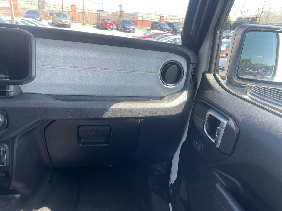 2025 Jeep JL Wrangler - Image 31 of 31