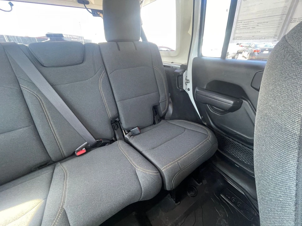 2025 Jeep JL Wrangler - Image 29 of 31