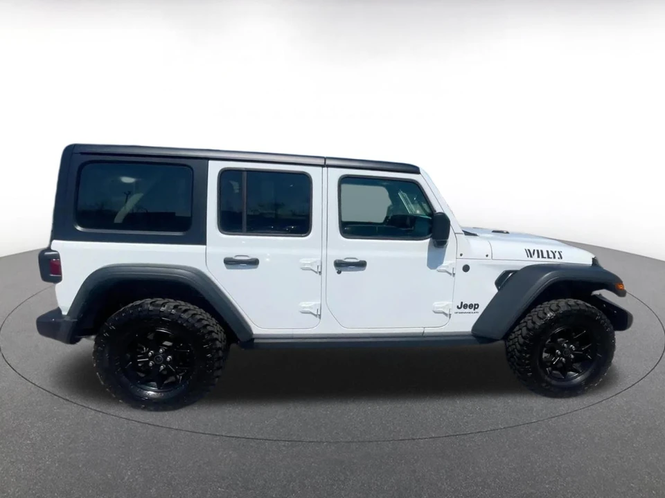 2025 Jeep JL Wrangler - Image 18 of 31