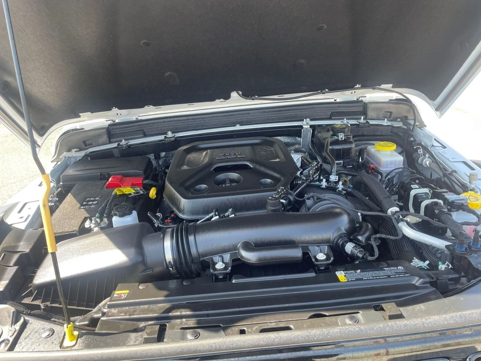 2025 Jeep JL Wrangler - Image 24 of 31