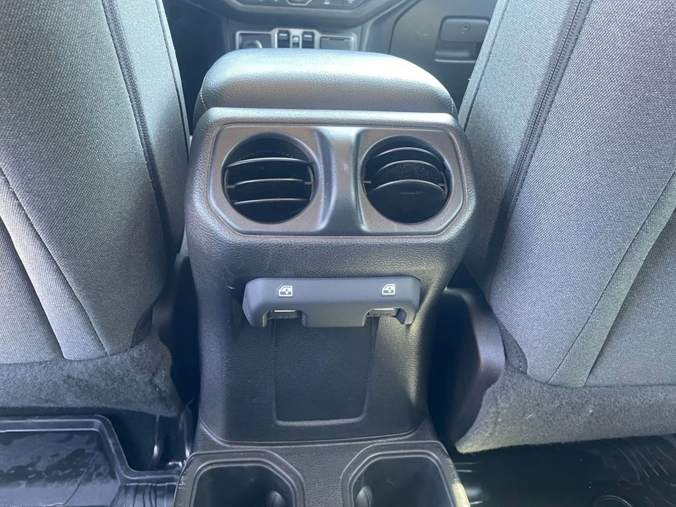 2025 Jeep JL Wrangler - Image 20 of 31