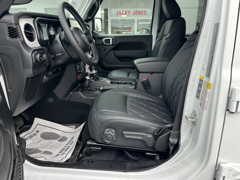2025 Jeep JL Wrangler - Image 14 of 21