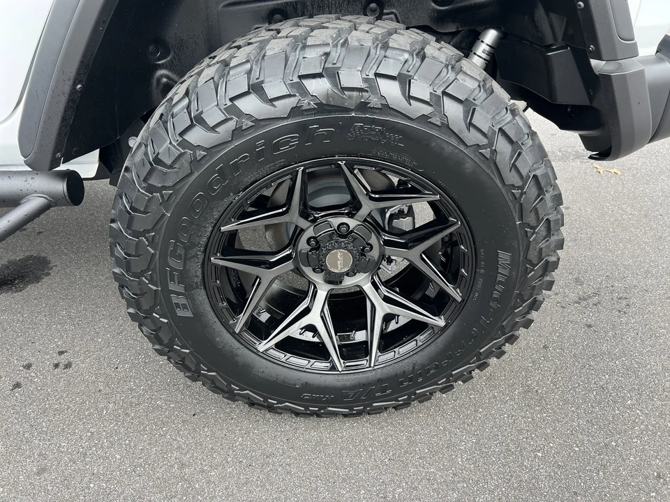 2025 Jeep JL Wrangler - Image 8 of 21