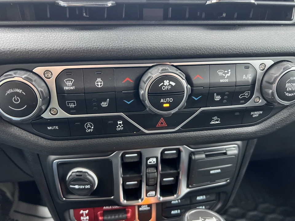2025 Jeep JL Wrangler - Image 17 of 21