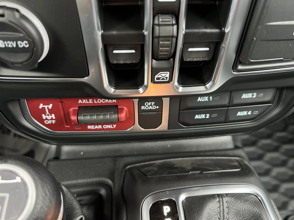 2025 Jeep JL Wrangler - Image 18 of 21
