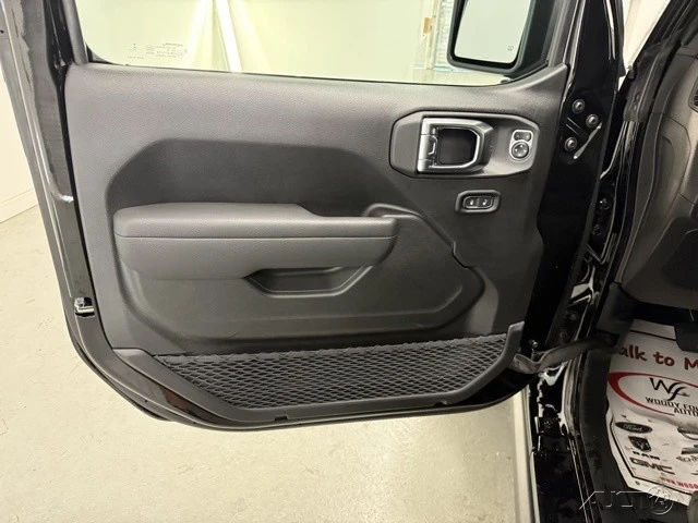 2025 Jeep JL Wrangler - Image 10 of 12
