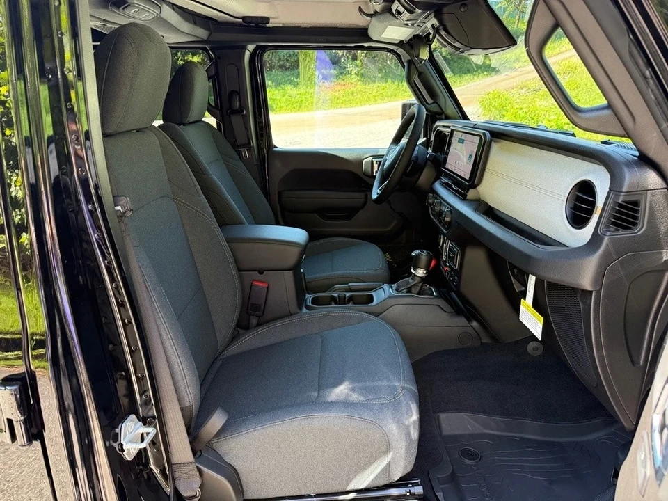 2025 Jeep JL Wrangler - Image 20 of 21
