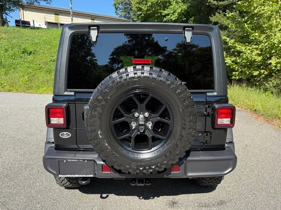 2025 Jeep JL Wrangler - Image 8 of 21