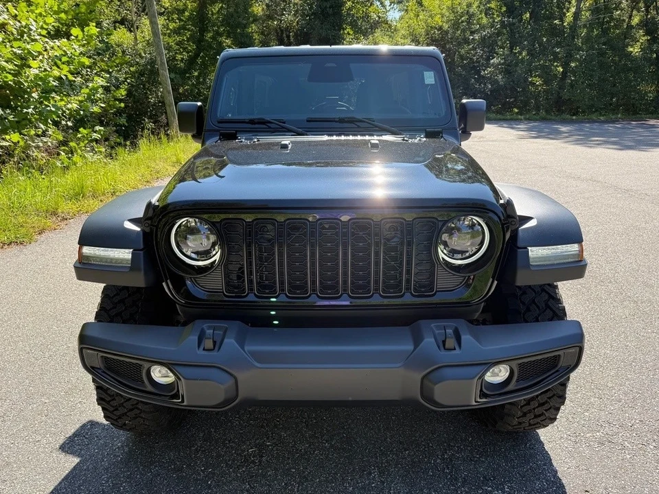 2025 Jeep JL Wrangler - Image 4 of 21