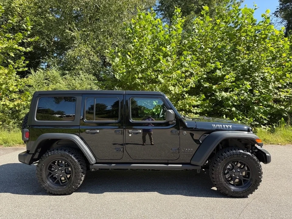 2025 Jeep JL Wrangler - Image 6 of 21