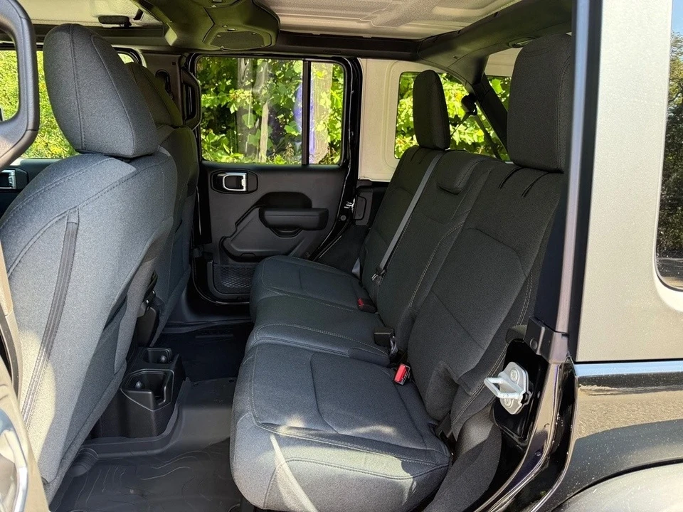 2025 Jeep JL Wrangler - Image 15 of 21