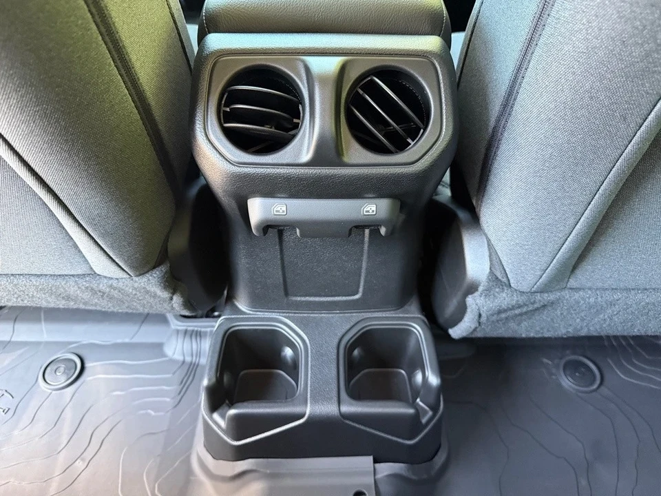 2025 Jeep JL Wrangler - Image 16 of 21
