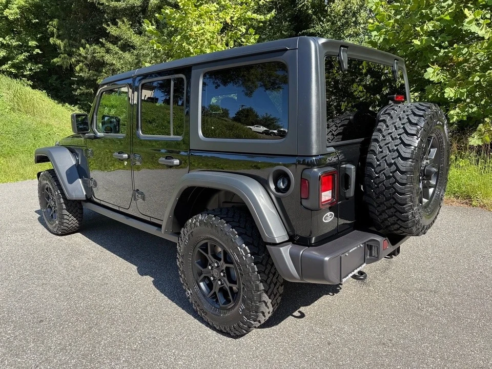 2025 Jeep JL Wrangler - Image 9 of 21