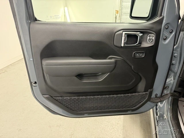2025 Jeep JL Wrangler - Image 10 of 12