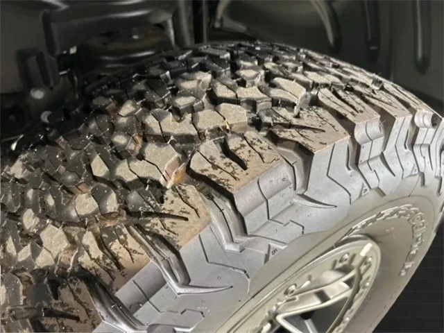 2025 Jeep JL Wrangler - Image 11 of 12