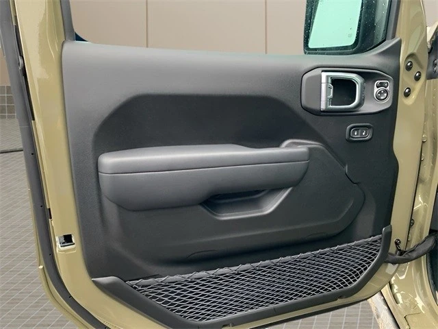 2025 Jeep JL Wrangler - Image 16 of 21
