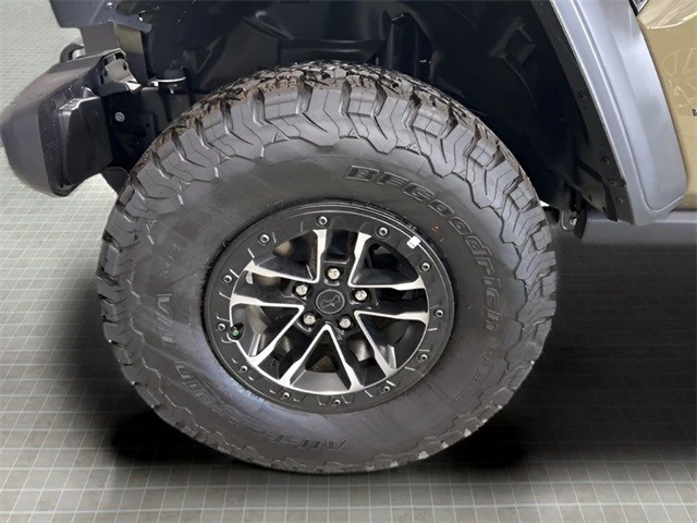 2025 Jeep JL Wrangler - Image 10 of 12