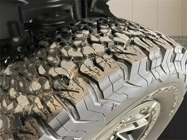 2025 Jeep JL Wrangler - Image 11 of 21