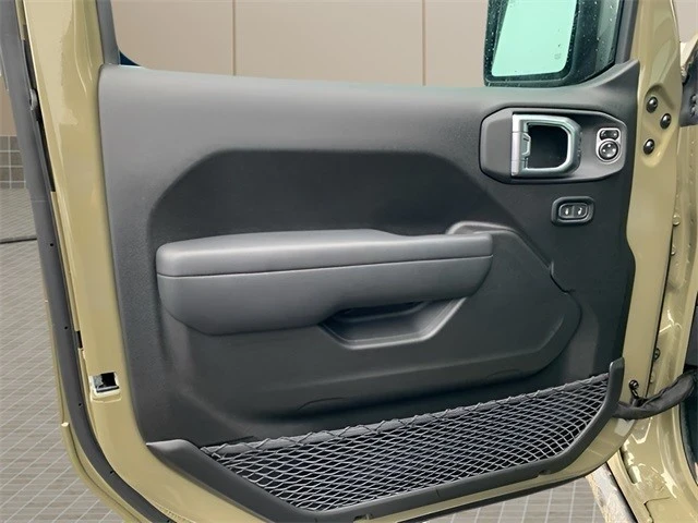 2025 Jeep JL Wrangler - Image 16 of 21