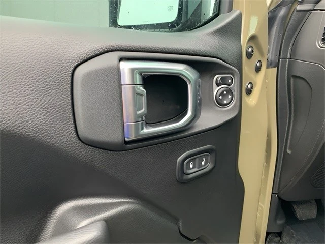 2025 Jeep JL Wrangler - Image 17 of 21