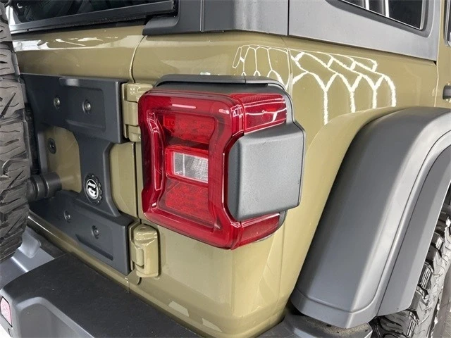 2025 Jeep JL Wrangler - Image 13 of 21