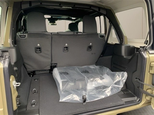 2025 Jeep JL Wrangler - Image 15 of 21