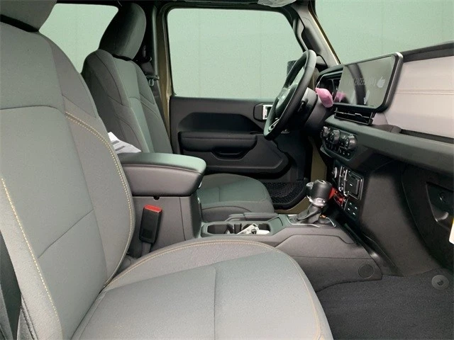 2025 Jeep JL Wrangler - Image 20 of 21