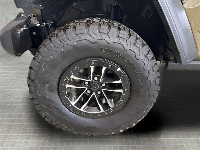 2025 Jeep JL Wrangler - Image 10 of 12