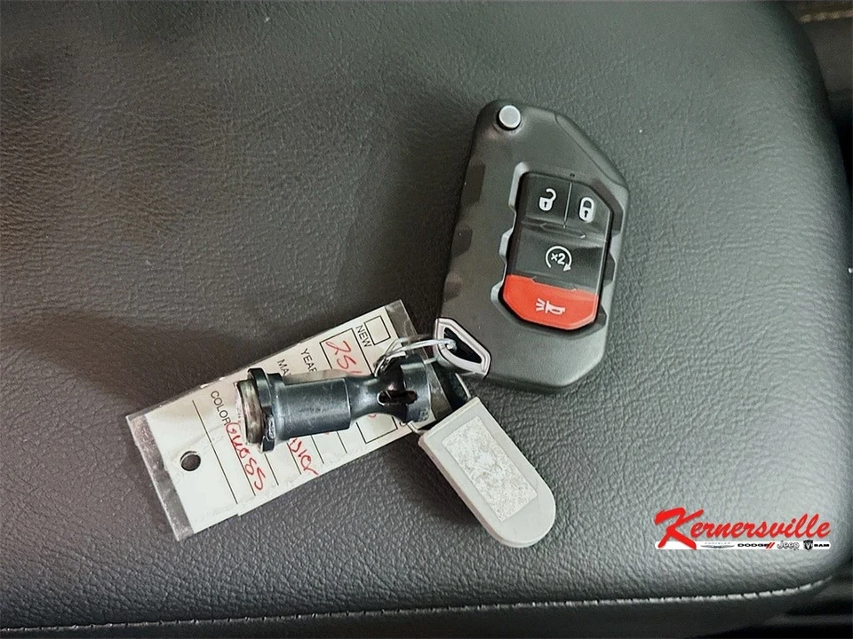 2025 Jeep JL Wrangler - Image 19 of 21