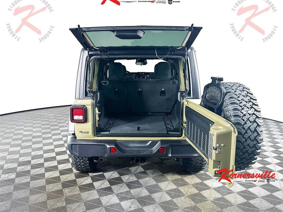 2025 Jeep JL Wrangler - Image 15 of 21