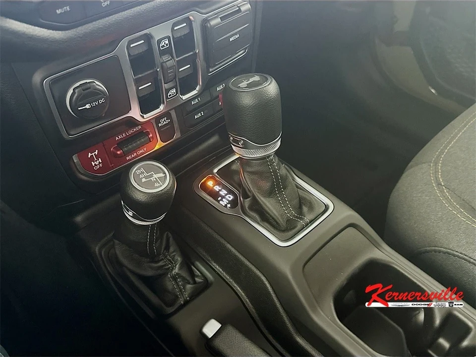 2025 Jeep JL Wrangler - Image 20 of 21