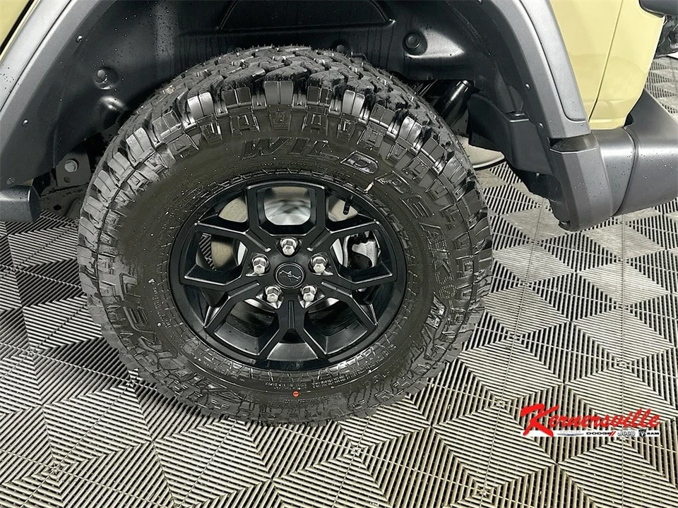 2025 Jeep JL Wrangler - Image 16 of 21