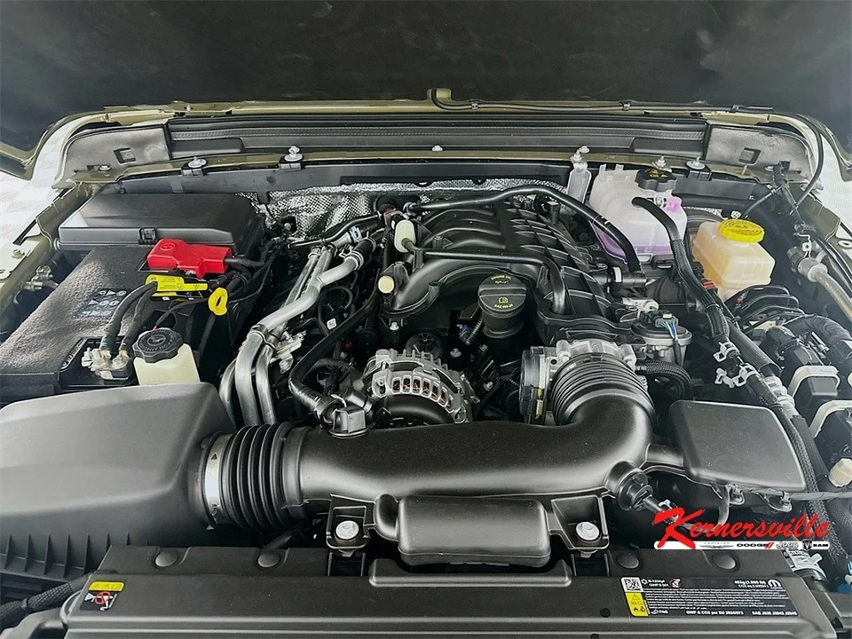 2025 Jeep JL Wrangler - Image 17 of 21