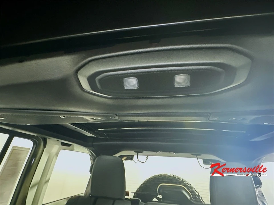2025 Jeep JL Wrangler - Image 14 of 21