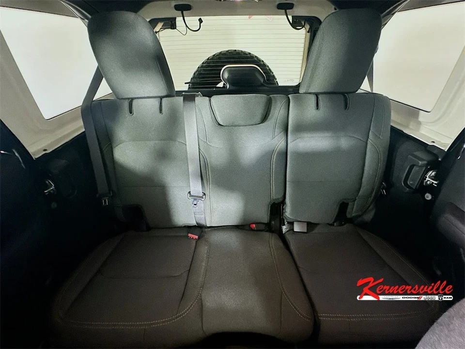 2025 Jeep JL Wrangler - Image 10 of 21