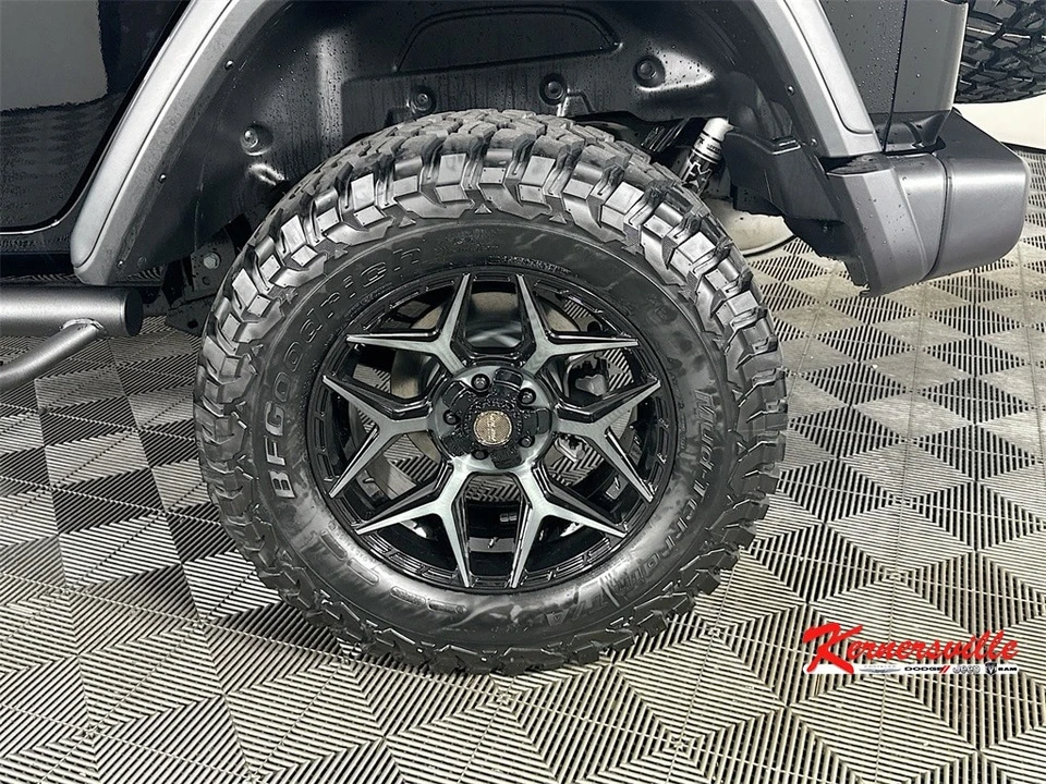 2025 Jeep JL Wrangler - Image 17 of 21