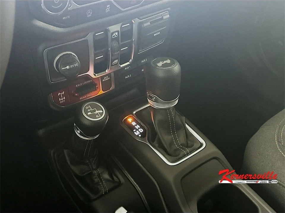 2025 Jeep JL Wrangler - Image 12 of 21