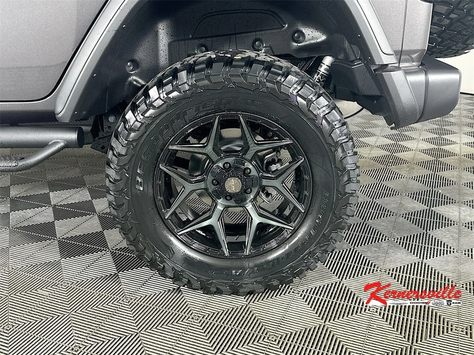 2025 Jeep JL Wrangler - Image 17 of 21