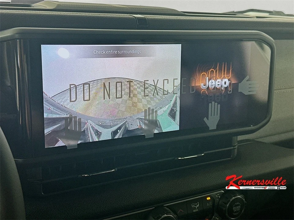 2025 Jeep JL Wrangler - Image 15 of 21