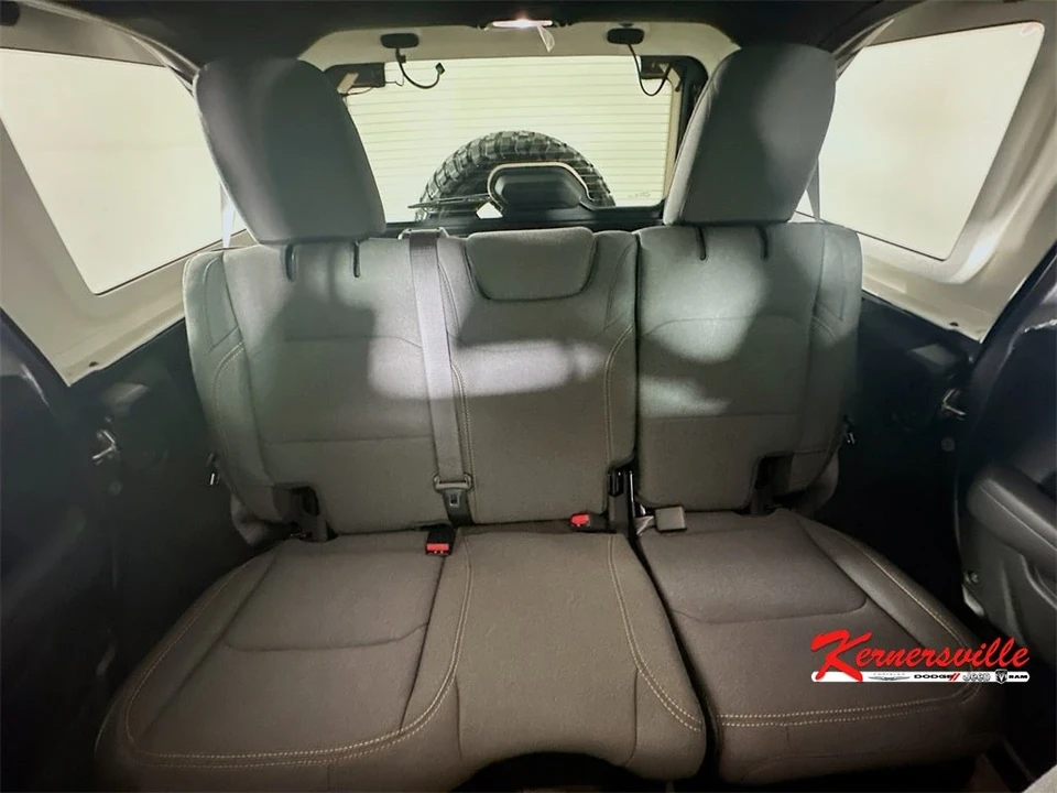 2025 Jeep JL Wrangler - Image 10 of 12