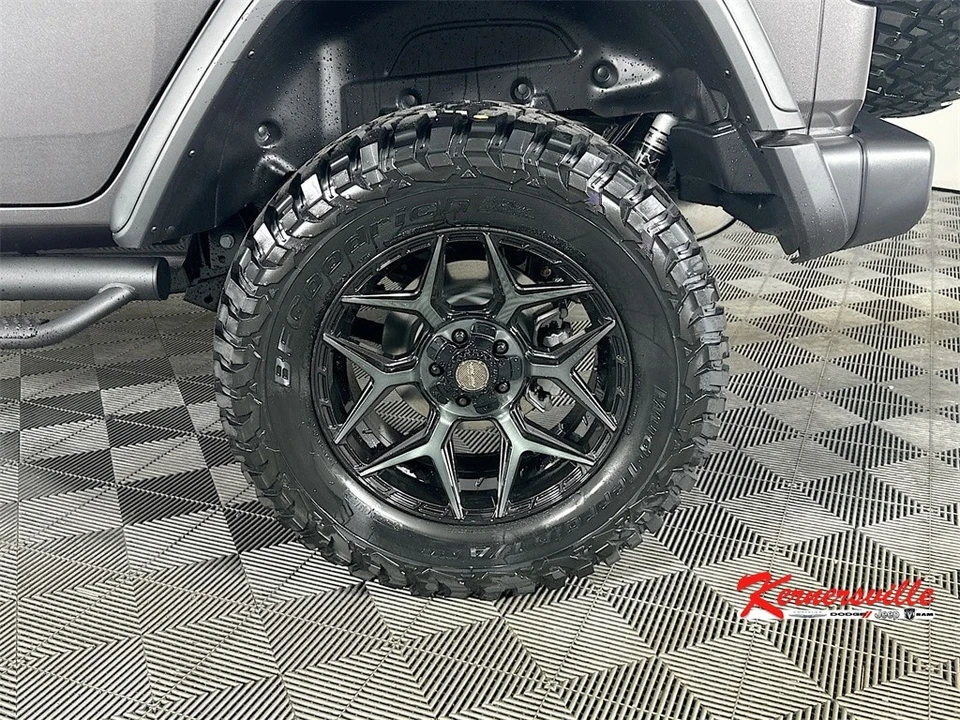 2025 Jeep JL Wrangler - Image 17 of 21