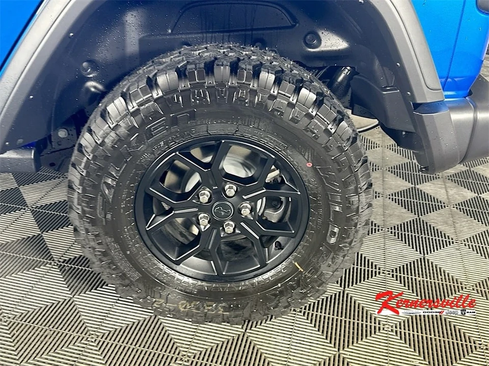 2025 Jeep JL Wrangler - Image 17 of 21
