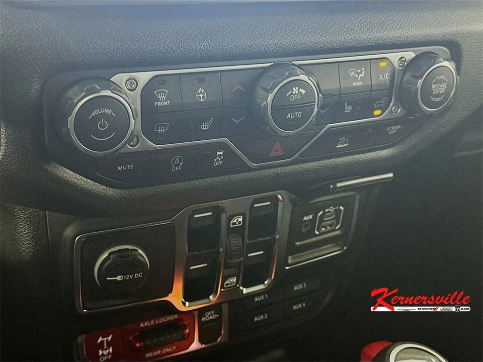 2025 Jeep JL Wrangler - Image 15 of 21