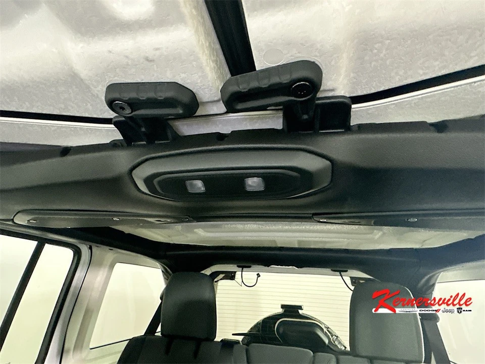 2025 Jeep JL Wrangler - Image 14 of 20