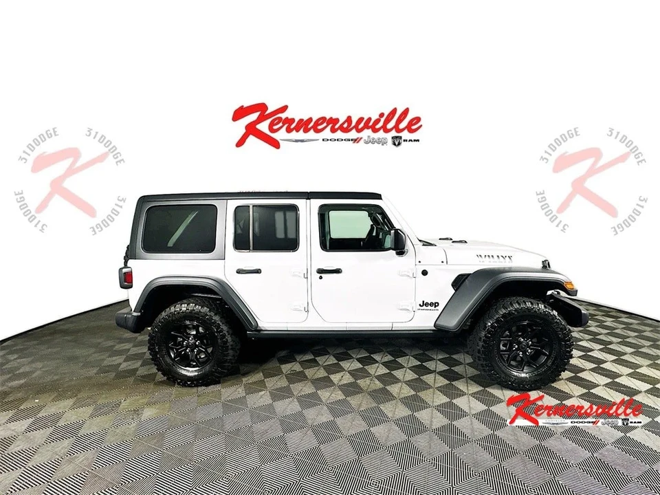 2025 Jeep JL Wrangler - Image 8 of 12