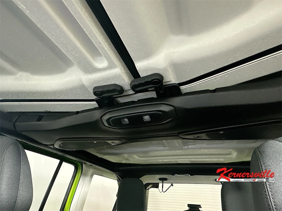 2025 Jeep JL Wrangler - Image 14 of 21
