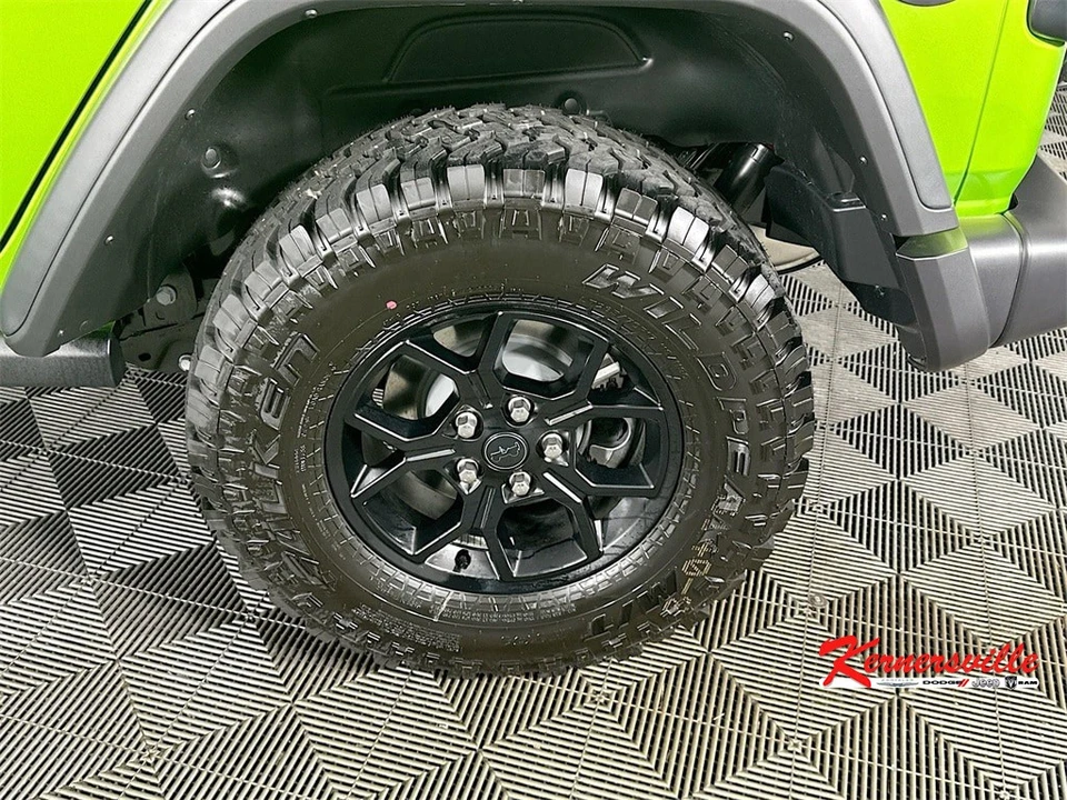 2025 Jeep JL Wrangler - Image 17 of 21