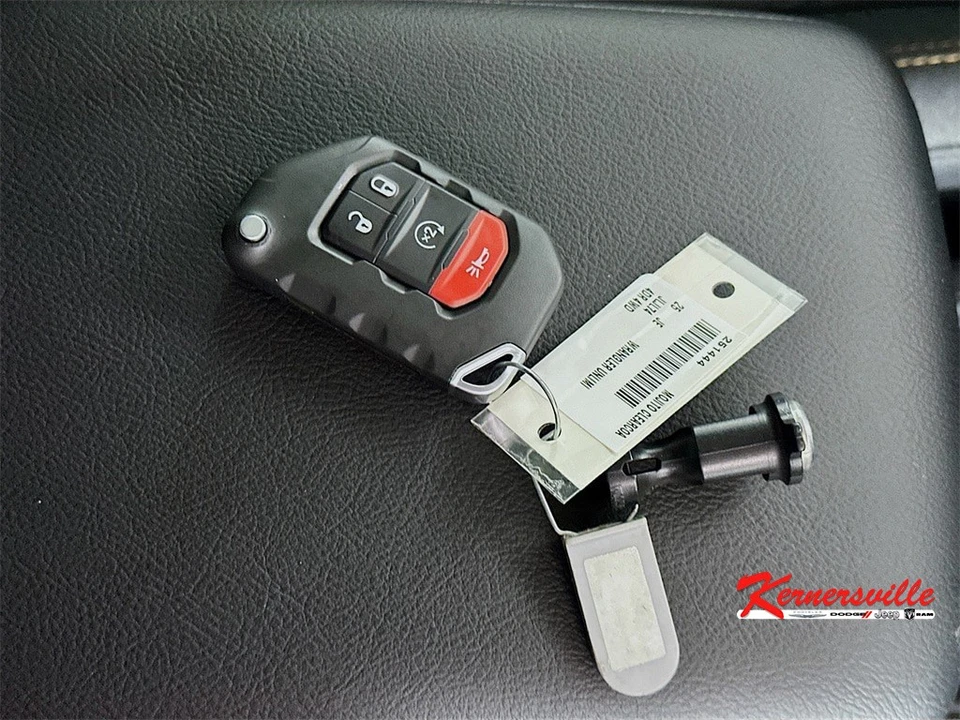 2025 Jeep JL Wrangler - Image 20 of 21