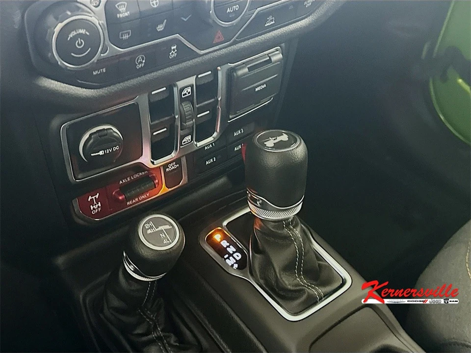 2025 Jeep JL Wrangler - Image 12 of 21